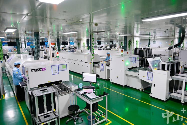 東鳳鎮產業集群加速數字化轉型，240家企業踏上智能升級征程
